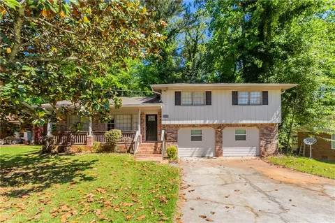 802 San Miguel Dr, Stone Mountain, GA 30083