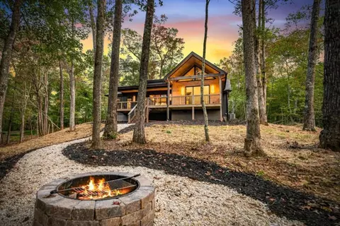 267 Indian Trl, Mccaysville, GA 30555