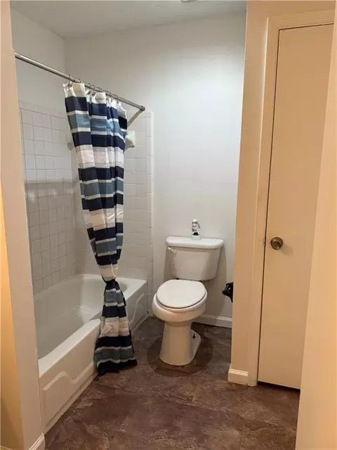 Bath - 6449 Pinebark Way, Morrow, GA 30260 photo 2 of 3
