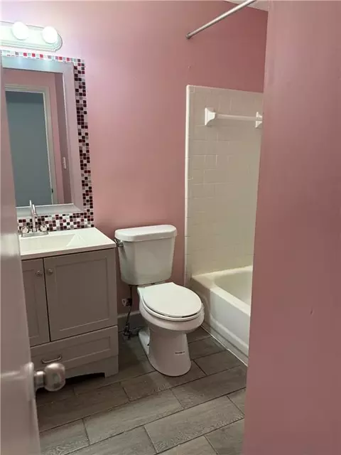 Bath - 6449 Pinebark Way, Morrow, GA 30260 photo 3 of 3