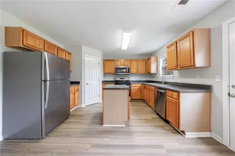 Kitchen - 6160 Redtop Loop, Fairburn, GA 30213 photo 4 of 6