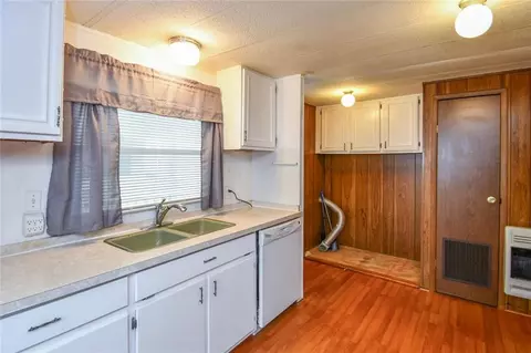 Kitchen - 450 Griffith Ave, Jasper, GA 30143 photo 5 of 6
