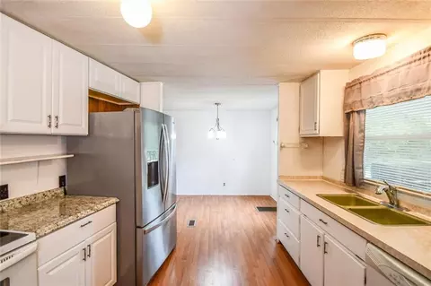 Kitchen - 450 Griffith Ave, Jasper, GA 30143 photo 1 of 6