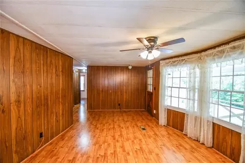 Living - 450 Griffith Ave, Jasper, GA 30143 photo 6 of 8