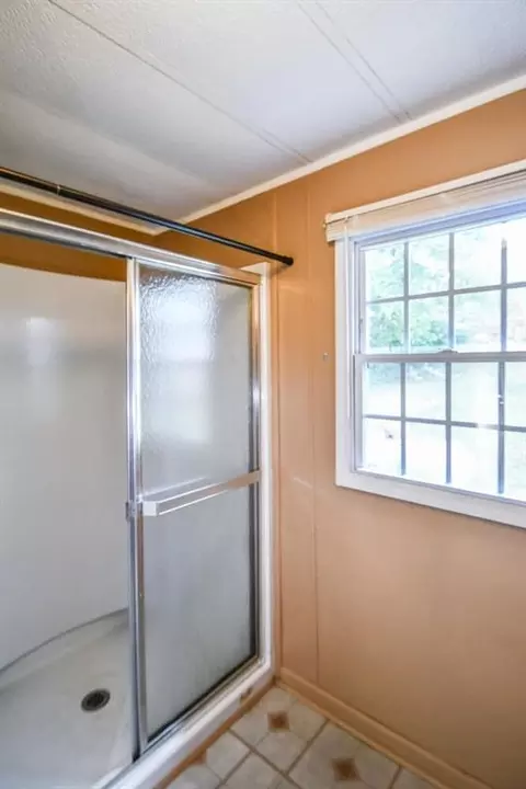 Bath - 450 Griffith Ave, Jasper, GA 30143 photo 2 of 7
