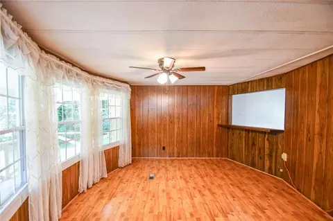 Living - 450 Griffith Ave, Jasper, GA 30143 photo 2 of 8
