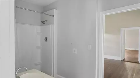 Bath - 611 Monroe St, Macon, GA 31201 photo 2 of 2