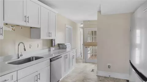 Entry Way - 611 Monroe St, Macon, GA 31201 photo 4 of 4