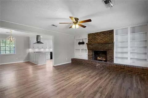 Living - 249 Davis Dr, Calhoun, GA 30701 photo 1 of 4