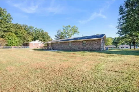 Exterior - 249 Davis Dr, Calhoun, GA 30701 photo 5 of 8