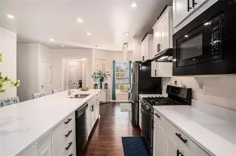 Kitchen - 124 Ohoopee Dr, Griffin, GA 30223 photo 4 of 4