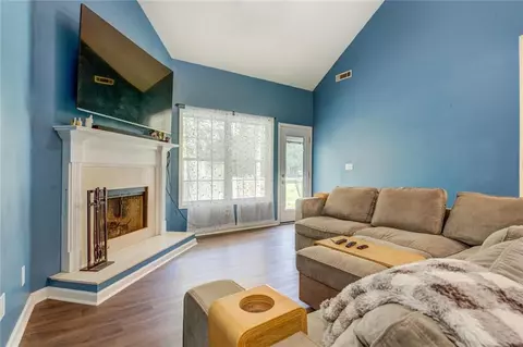 Living - 933 Fincher Rd, Covington, GA 30016 photo 3 of 4