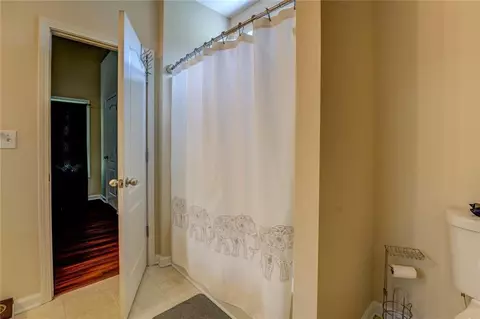 Bath - 933 Fincher Rd, Covington, GA 30016 photo 2 of 4