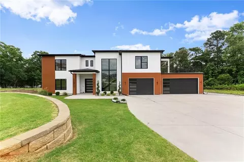 151 S Pointe Dr, Hartwell, GA 30643