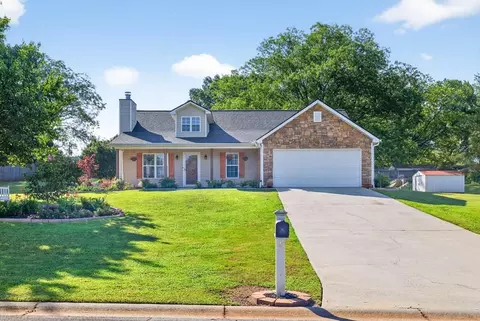 933 Justin Dr, Winder, GA 30680