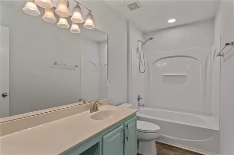 Bath - 536 Rendezvous Rd, Acworth, GA 30102 photo 3 of 3