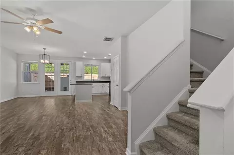 Living - 536 Rendezvous Rd, Acworth, GA 30102 photo 1 of 4