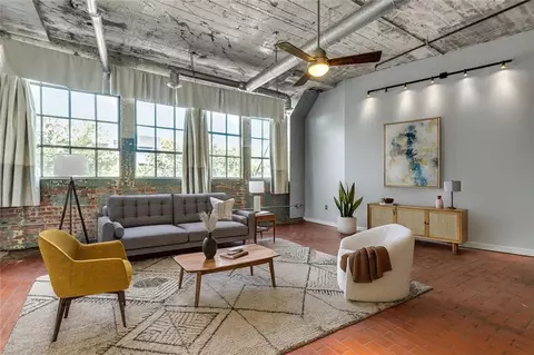 881 Memorial Dr SE #209, Atlanta, GA 30316