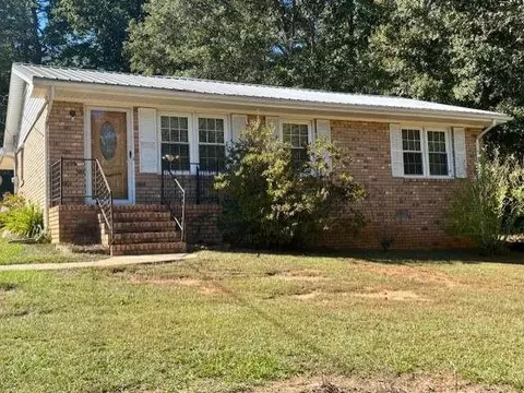 38 Paula St, Commerce, GA 30529