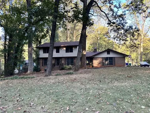 648 Bralorne Dr, Stone Mountain, GA 30087