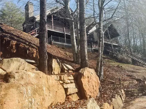 2003 Bend Of The River Rd, Hiawassee, GA 30546