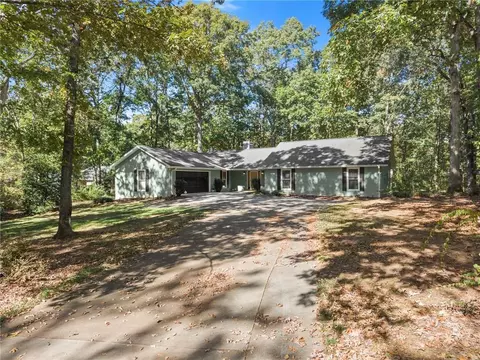 2856 Woodbriar Dr, Gainesville, GA 30506