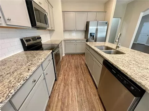 Kitchen - 524 Stable View Loop, Dallas, GA 30132 photo 2 of 3