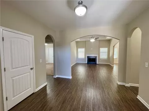 Living - 524 Stable View Loop, Dallas, GA 30132 photo 2 of 8