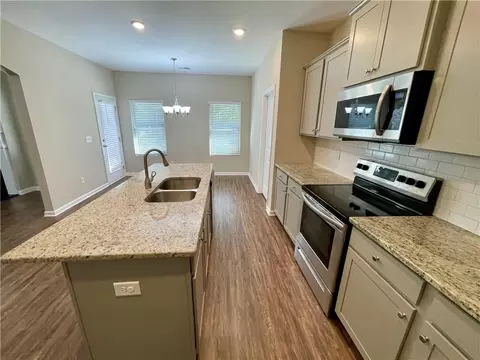 Kitchen - 524 Stable View Loop, Dallas, GA 30132 photo 3 of 3