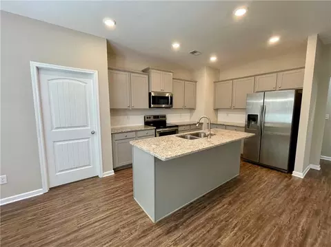 Kitchen - 524 Stable View Loop, Dallas, GA 30132 photo 1 of 3