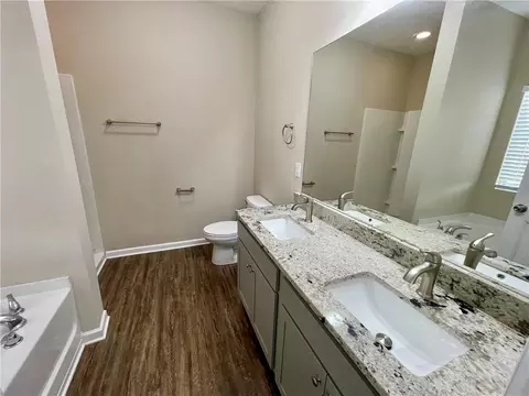 Bath - 524 Stable View Loop, Dallas, GA 30132 photo 1 of 4