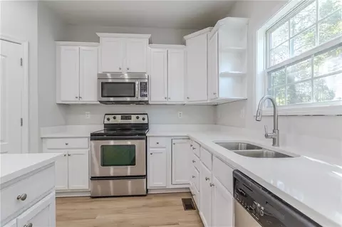 145 Providence Dr, Covington, GA 30016 photo 8