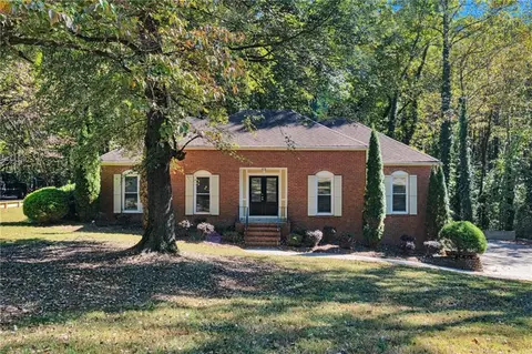 220 Wind Shadow Ct, Roswell, GA 30075
