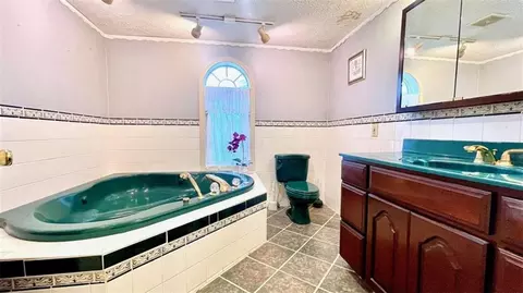 Bath - 6 River St SW, Cave Spring, GA 30124 photo 3 of 6