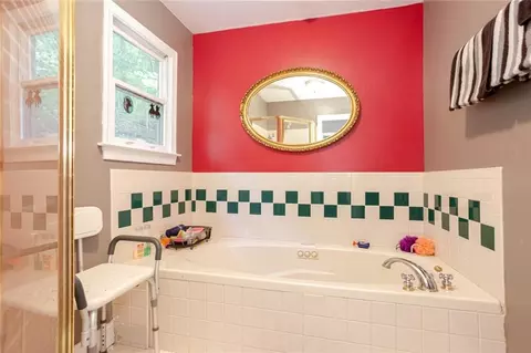 Bath - 8 Mount Sequoyah Rd, Jasper, GA 30143 photo 4 of 7
