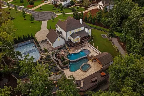 128 Creekview Ln, Canton, GA 30115