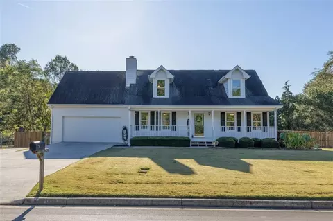 1460 Twin Manor Dr, Loganville, GA 30052