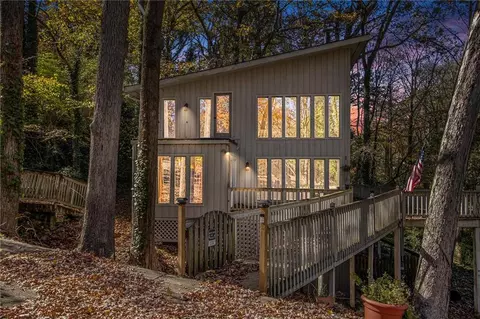 220 Lamplighter Ct SE, Marietta, GA 30067