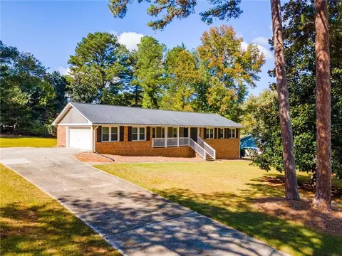 2021 Collinswood Dr, Snellville, GA 30078