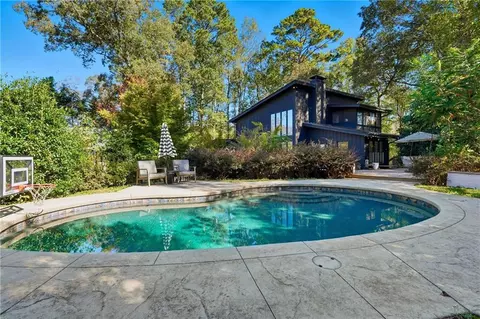 6700 Yacht Club Dr, Acworth, GA 30102