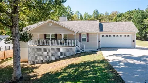 74 E Gate Dr, Dawsonville, GA 30534