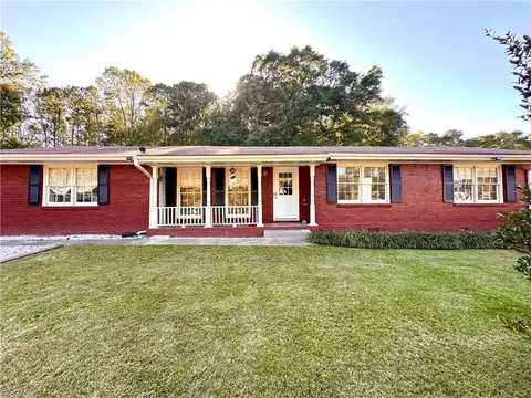315 Greenwood Dr NW, Lilburn, GA 30047