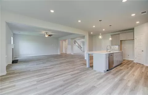 Living - 145 Compass Rd, Hampton, GA 30228 photo 5 of 7