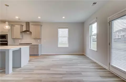 Living - 145 Compass Rd, Hampton, GA 30228 photo 4 of 7