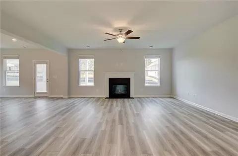 Living - 145 Compass Rd, Hampton, GA 30228 photo 2 of 7