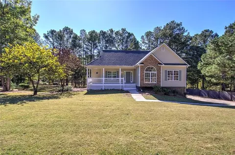 135 Greatwood Dr, White, GA 30184