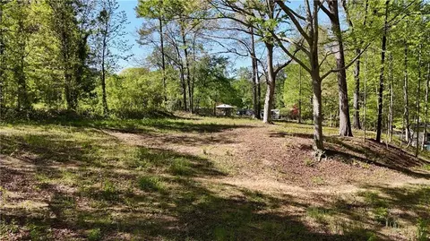 4380 Navajo Ln, Acworth, GA 30102