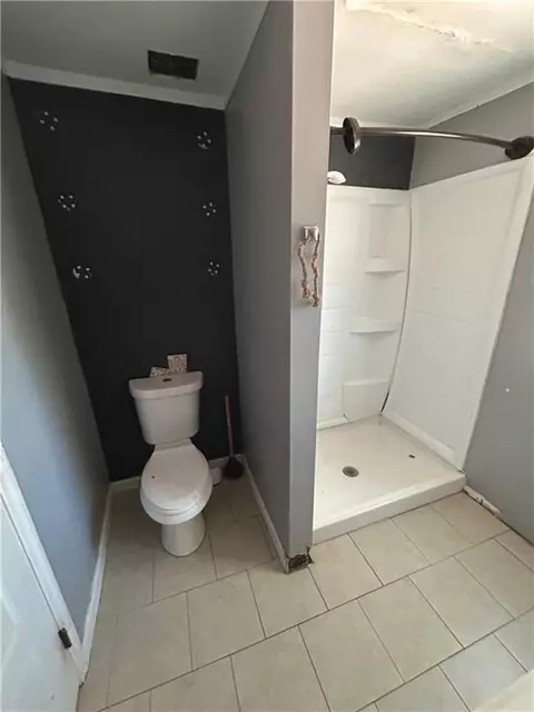 Bath - 240 E 5th Ave, Winder, GA 30680 photo 2 of 2