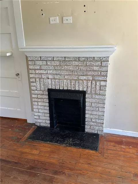 Living - 240 E 5th Ave, Winder, GA 30680 photo 2 of 3