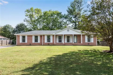 922 Red Apple Dr, Marietta, GA 30066